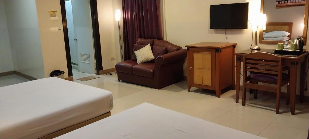 Hotel Celebes Manado Exterior foto