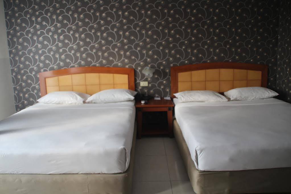 Hotel Celebes Manado Exterior foto